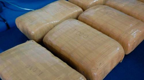 Sargento de la Policía y seis personas aprehendidos con cocaína en Santa Cruz