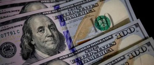 Dólar paralelo registra leve ajuste en la cotización de compra este viernes