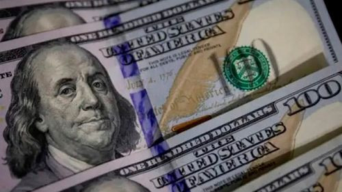 Dólar paralelo registra leve ajuste en la cotización de compra este viernes