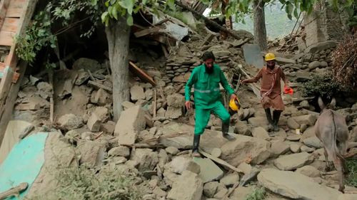 Terremoto en Afganistán deja más de 800 muertos y miles de heridos