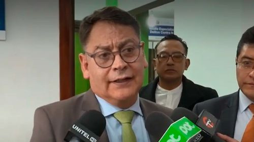 Aguilera declara ante la Fiscalía y rechaza denuncia por discriminación