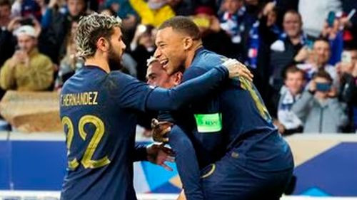 4-1 Pavard, Mbappé y Coman resucitan a Francia ante Escocia