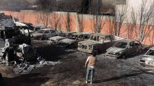 Incendio devastador en Tarija consume más de 60 vehículos de Dircabi
