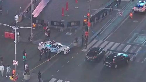 Un adolescente abre fuego y hiere a tres personas en Times Square
