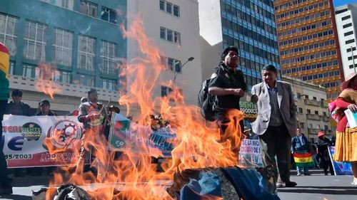 Microempresarios de La Paz marchan ante el cierre del 70% de unidades productivas