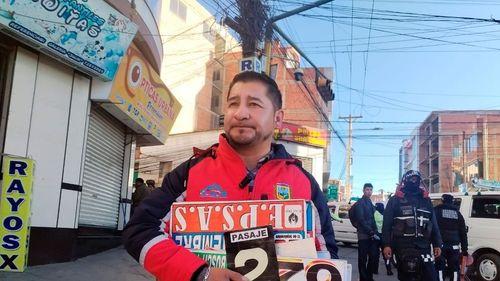 Alcaldía decomisó más de 100 letreros a minibuses por trameaje en la plaza Ballivián