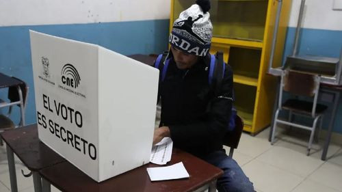 Difunden los primeros resultados de las elecciones en Ecuador