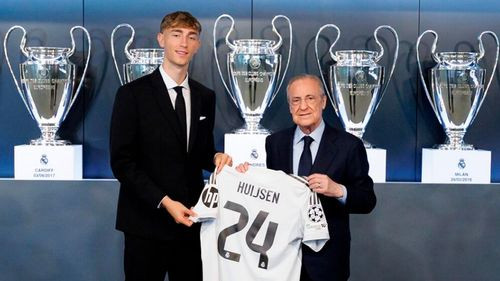 Huijsen: &quot;Encajo muy bien en el  fútbol de Xabi&quot;