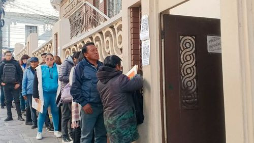 La Paz: ciudadanos acuden al TED en el segundo día para presentar excusas como jurados