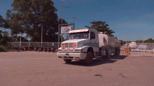 Cisternas comienzan a salir de refinería Palmasola