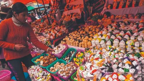 Familias preparan mesas de Todos Santos pese a alza de precios Familias preparan mesas de Todos Santos pese a alza de precios