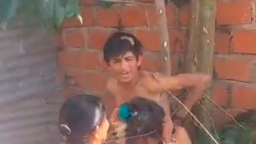 Vecinos retienen a pareja acusada de robo en Yapacaní