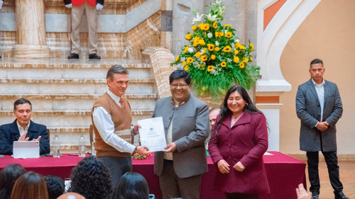 El Alto gestionará tinglados para unidades educativas del Distrito 8 con Bs 7 millones