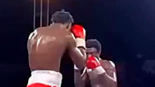 Excampeón nigeriano de boxeo muere tras desplomarse en el ring