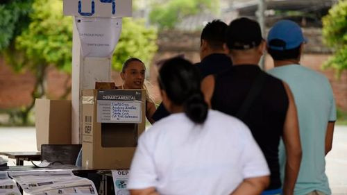 Más de 300 vehículos retenidos y 180 arrestados durante la jornada electoral