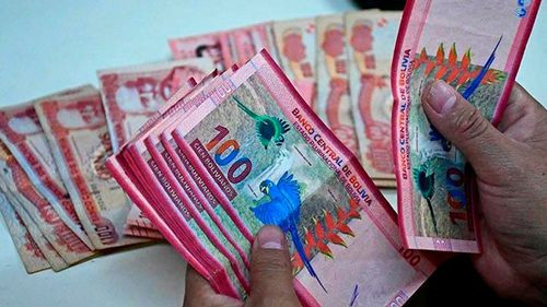 Joven de montero devuelve 100.000 bolivianos recibidos por error