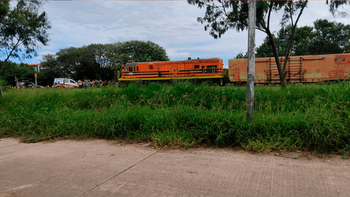Accidente en el 5to Anillo: Hombre pierde las piernas al dormir sobre las vías del tren
