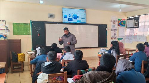 Starlink mejora el aprendizaje en aulas de El Alto