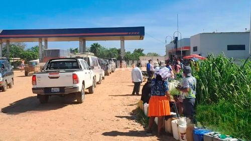 San Julián enfrenta largas filas por escasez de diésel y gasolina