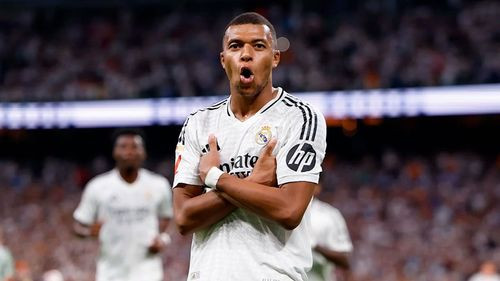 Mbappé estrena la cuenta goleadora  del Madrid