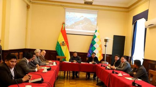 Ministros y legisladores retoman diálogo para aprobar créditos internacionales que alivien la crisis económica