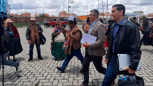 Ministros llegan a El Alto para reinstalar el diálogo con la COB