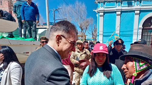 Imagen de Defensa Civil entrega ayuda a familias afectadas por nevadas en Uyuni