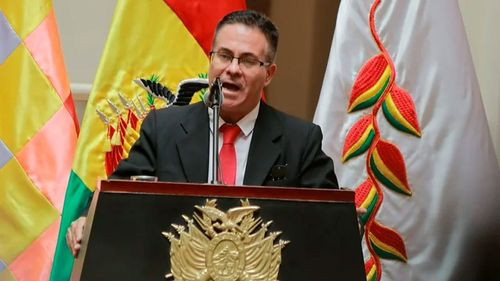 Edmand Lara posesiona a Urioste como Fiscal General interino