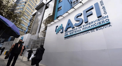 Entidades financieras tienen  plazo para devolver  recursos  a afectados por cobros en  excesos de dólares 