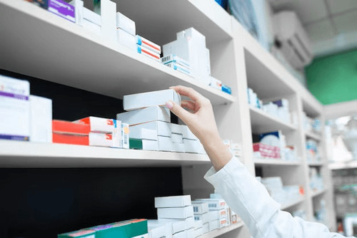 Viceministro solicita reunión con Cifabol para aclarar incremento de precios de medicamentos
