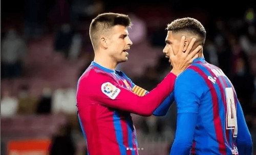 Piqué respalda la decisión de araújo en medio de su situación personal