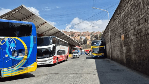 Pasajes interdepartamentales siguen elevados y viajeros esperan tarifas oficiales de la ATT