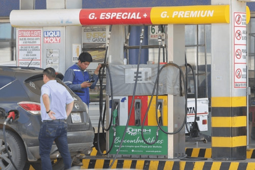 Bolivia ahorra 400 millones de dólares tras eliminar subsidio a combustibles