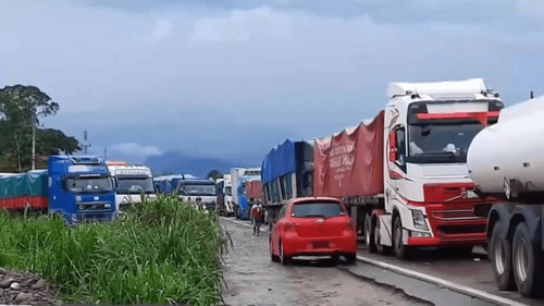 Transporte del trópico bloquea ruta nueva a Santa Cruz por combustible