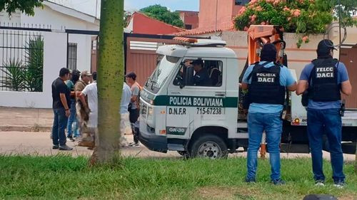 Policía halla vagoneta sin placas vinculada al asesinato de Aldunate