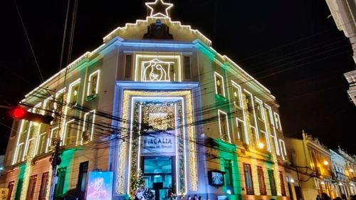 Fiscal General inicia agenda navideña con encendido de luces en la Fiscalía