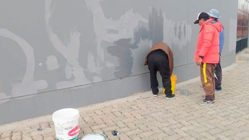 Vandalizan fachada del Estadio Titán en Villa Ingenio