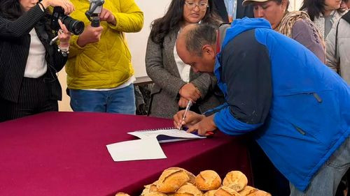 Gobierno acuerda precio de la harina y mantiene el pan a Bs 0,80