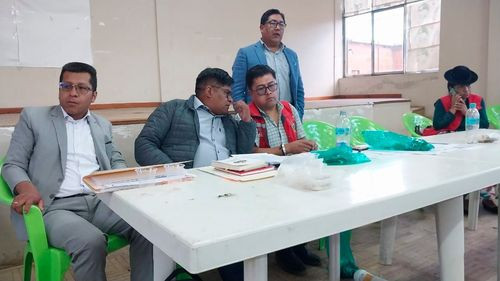 Alcaldía de El Alto acuerda con vecinos del Distrito 10 tras más de seis horas de diálogo