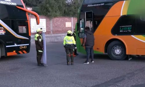 Conductor ebrio intentaba llevar a 25 pasajeros desde Cochabamba hacia Chile