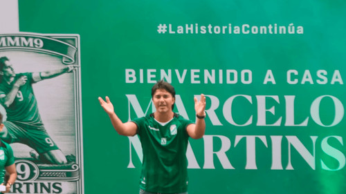 Imagen de ¡A lo europeo! Marcelo Martins fue presentado por Oriente ante una multitud en el Tahuichi