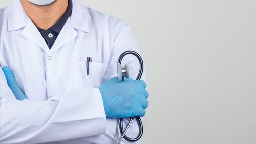 Aprehenden a un docente de Medicina tras ser encontrado en un motel con una alumna