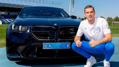 Lunin, en el laberinto de la suplencia en el Real Madrid Lunin, en el laberinto de la suplencia en el Real Madrid