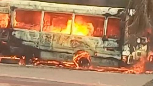 Incendio en Satélite Norte: Micro afectado y posible presencia de menor en riesgo