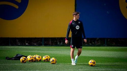 Alarma en el Barça: Gavi abandona el entrenamiento por molestias en la rodilla