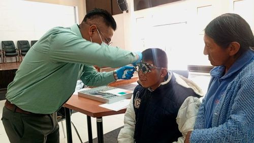 Alcaldía de El Alto impulsa campaña de salud visual para personas con discapacidad