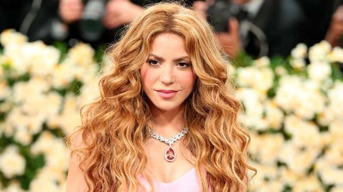Shakira visita zonas afectadas por terremoto y promete apoyar a damnificados