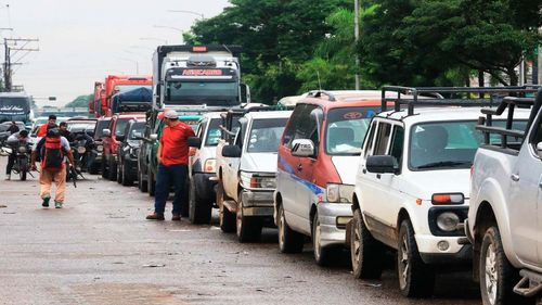 YPFB prevé resolver las filas por gasolina en dos o tres días