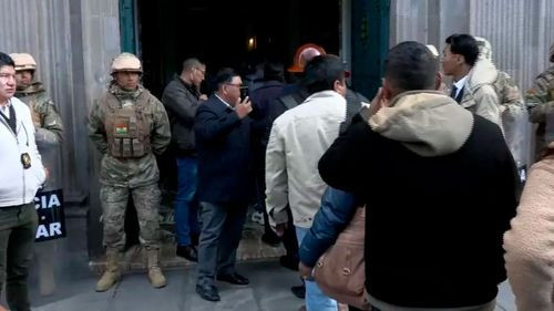 Sectores sociales ingresan a Palacio de Gobierno en medio de los bloqueos