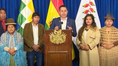 Lara presenta proyectos de ley y propone eliminar ITV